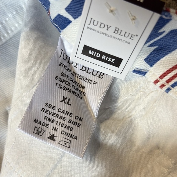 Judy Blue Women's Blue and White Striped Jean Shorts- NWT - fray hem - Strech - Picture 5 of 7